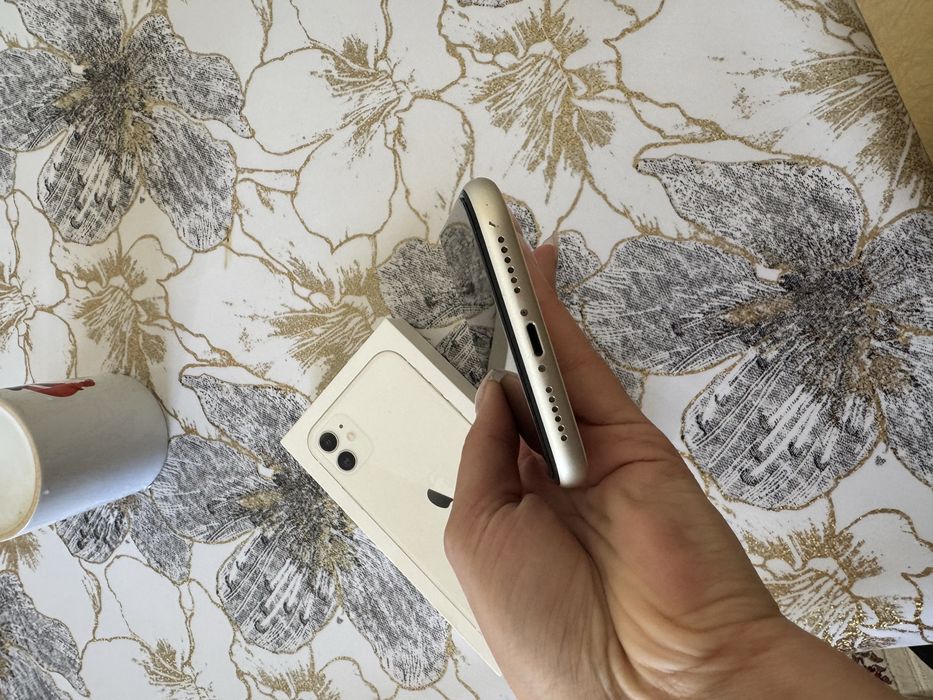 IPhone 11 белый продается СРОЧНО