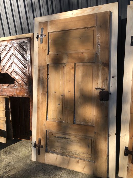 Uși rustice vechi