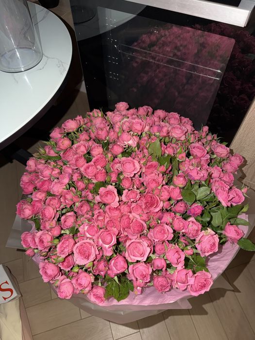 Цветы пионы розы