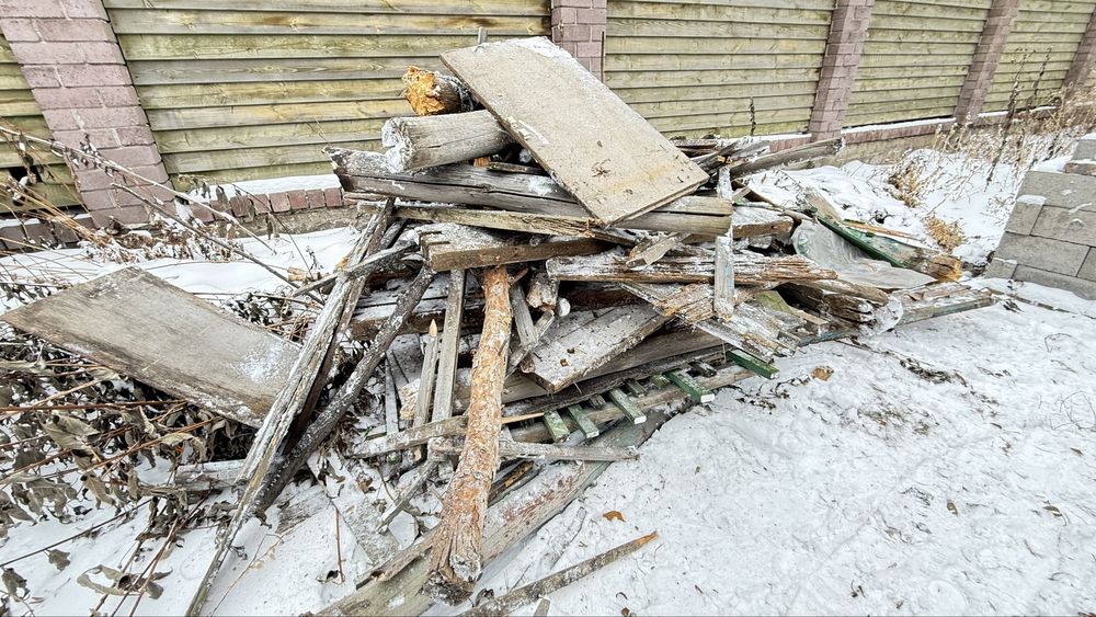 Дрова из палет, забора.