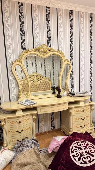 Спальный гарнитур