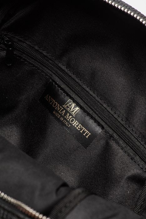 Дамска черна раница, естествена кожа на Antonia Moretti

С две отде