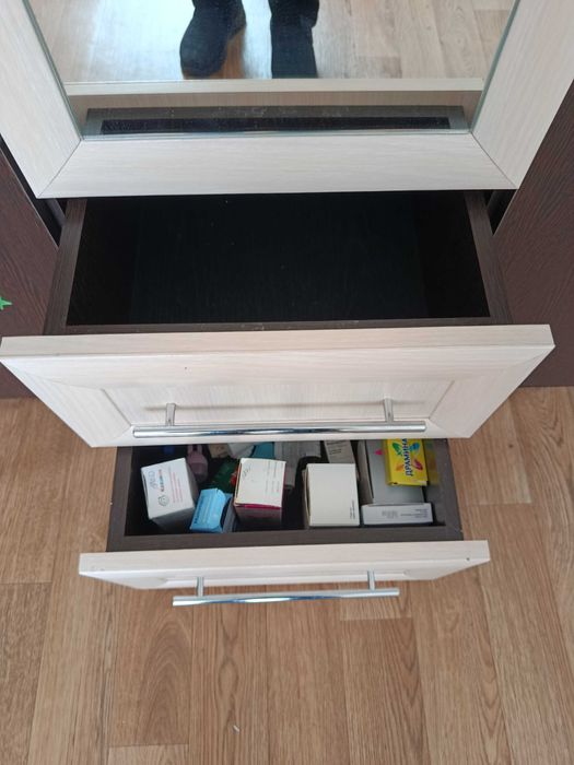 Шкаф  спальный для вещей