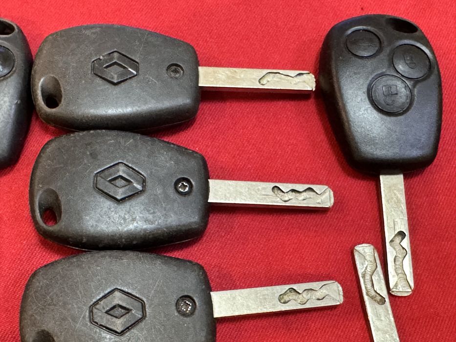 Ключ за Renault  Dacia Logan Sandero Duster оригинален с 3бутона