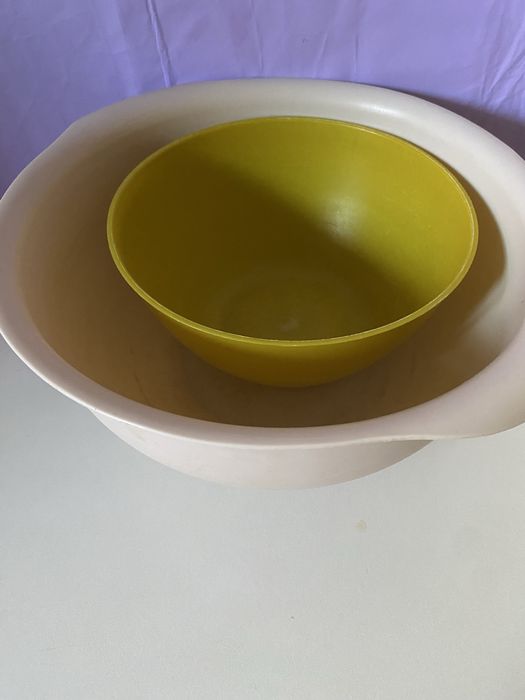 Недорого  большие 2 чашки  продам .