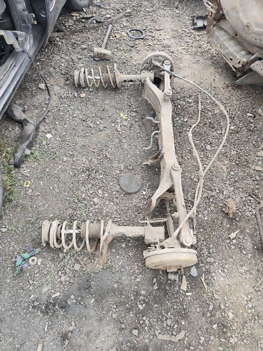 Задний балка в сборе  Мазда 626