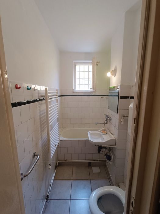 De vânzare apartament 2 camere cu garaj