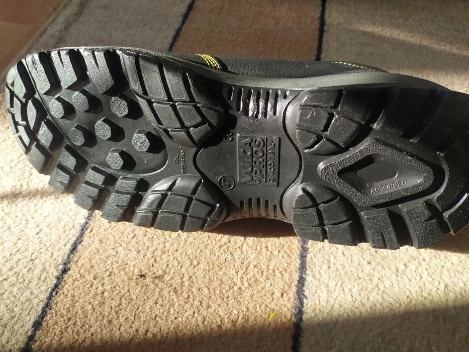 Работни обувки с бомбе 47ми номер 2 чифта