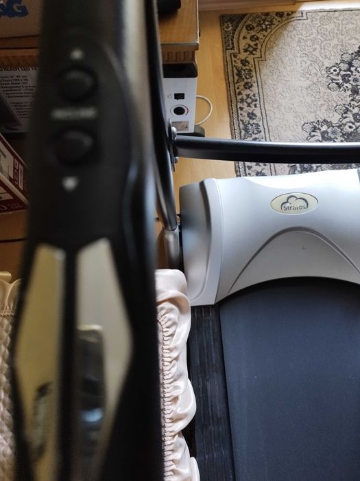 Бягаща пътечка работи...почти нова