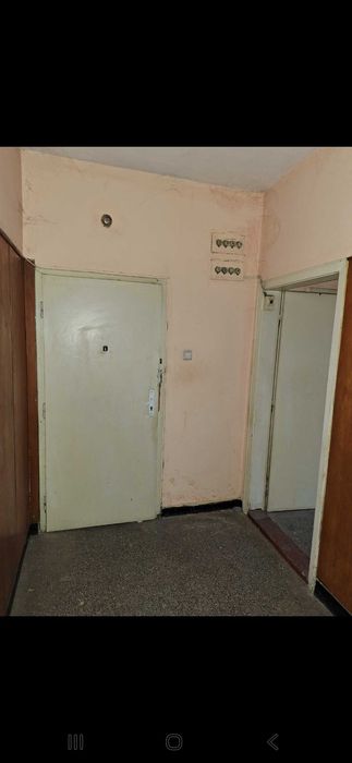 Апартамент до полувишия