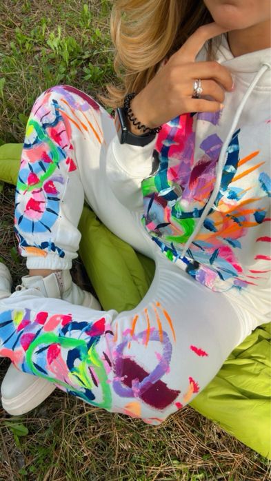 Спортен сет - ръчно рисуван