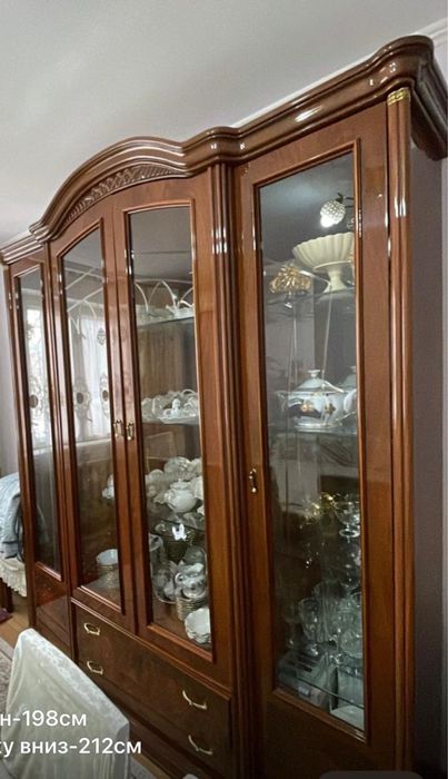 Срочно, продам горку с комодом.