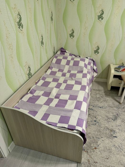 Детская кровать с матрацем