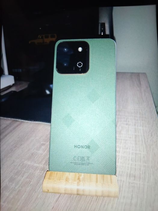 Продавам HONOR 200 SMART