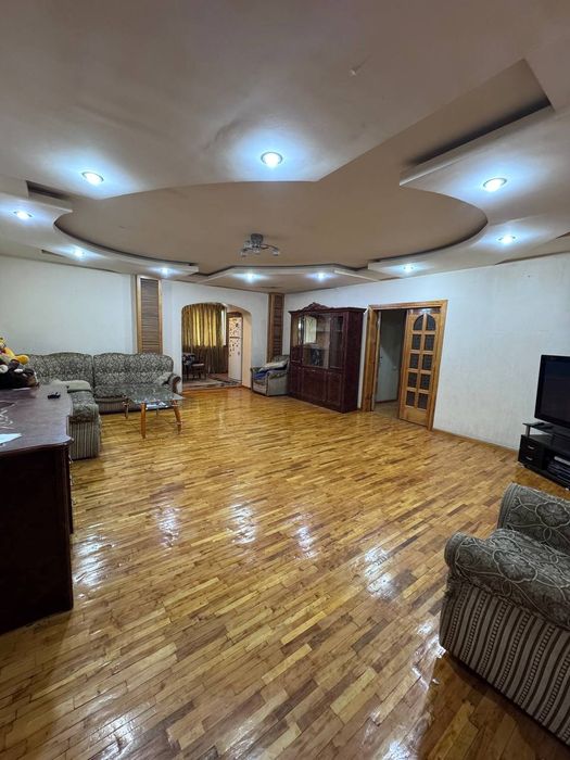 Квартира продается 5в4/2/9 на Ц1