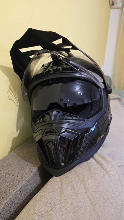 Каска за мотор LS2 Carbon