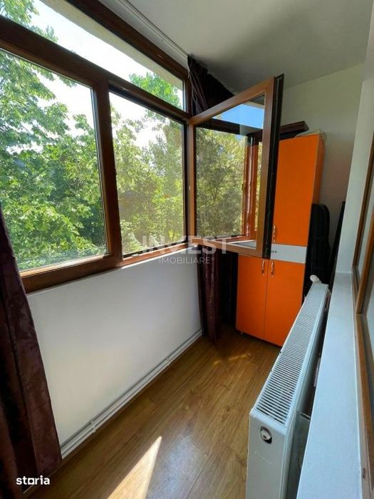 Apartament 3 camere-renovat-Podu Ros-etaj intermediar
