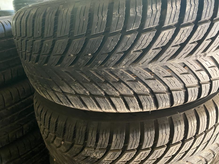 Шины Nokian 235/60/17, 2шт