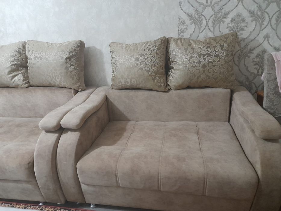Продам диван в зал
