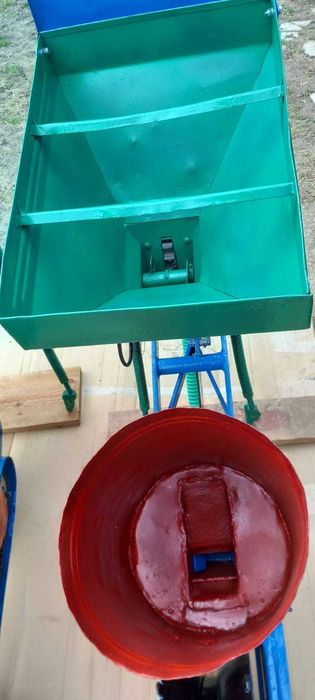 2 sectii semanatoare prasitoare cu fertilizare