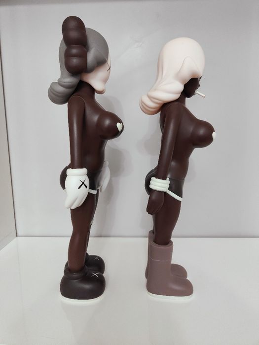 Kaws близначки фигури мацка с цигара 38см