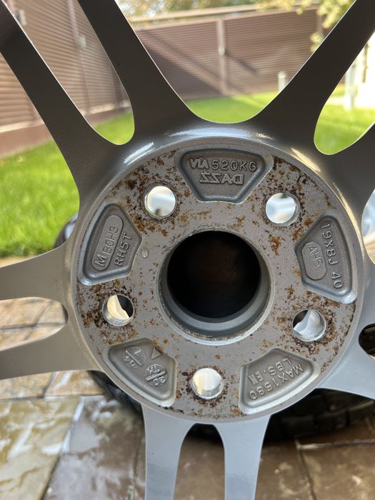 Коплект дисков с шинами 235/40/19