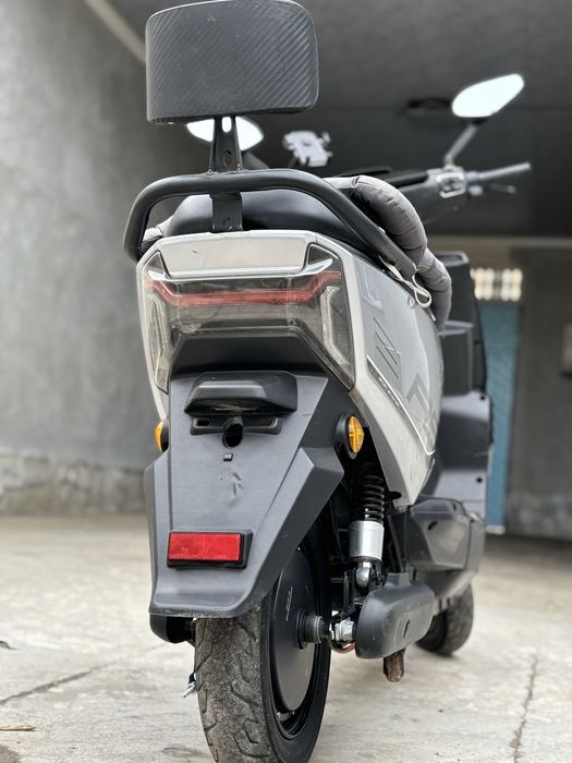 Skuter elekton….