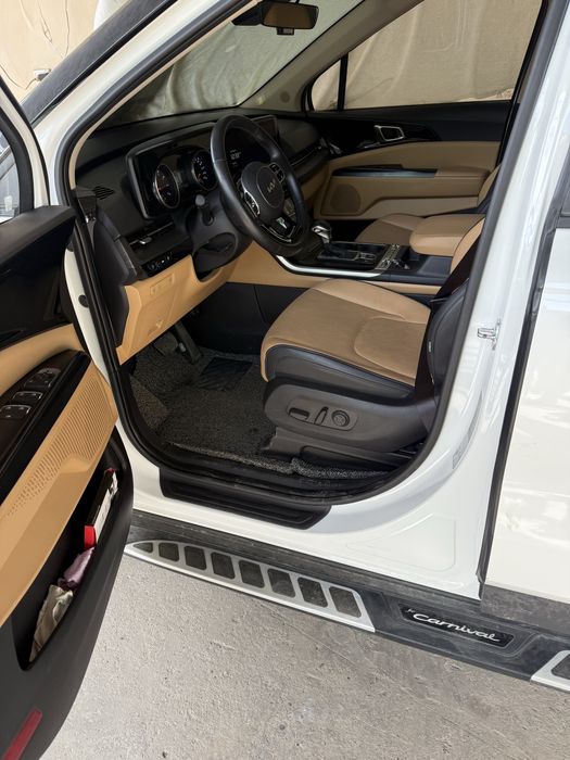 Kia karnival sotiladi  2021 yilgi 27200 km yurgan