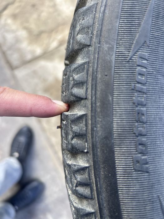 Продам шины шипованный. Покрышка