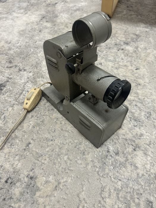 Titlu anunț sugerat:Pachet vintage URSS: Aparat foto Smena SL + Aparat proiecție diafilme (Filmoscop)