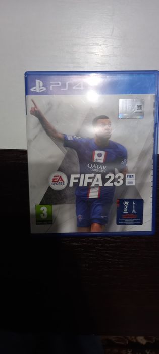 Vând PlayStation 4 perfect funcționabil