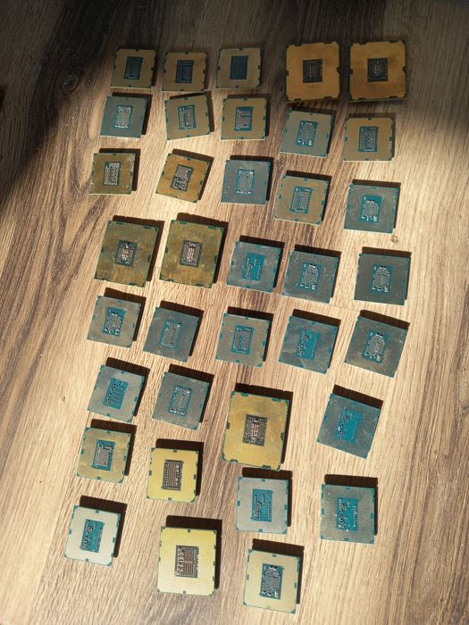 PROCESOARE INTEL de la prima generatie la a 9 a si xeon