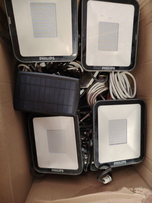 Proiectoare Philips Led solare si electrice