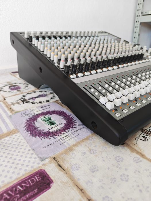 Korg SoundLink  MW-2408 mixer hibrid, stare foarte bună