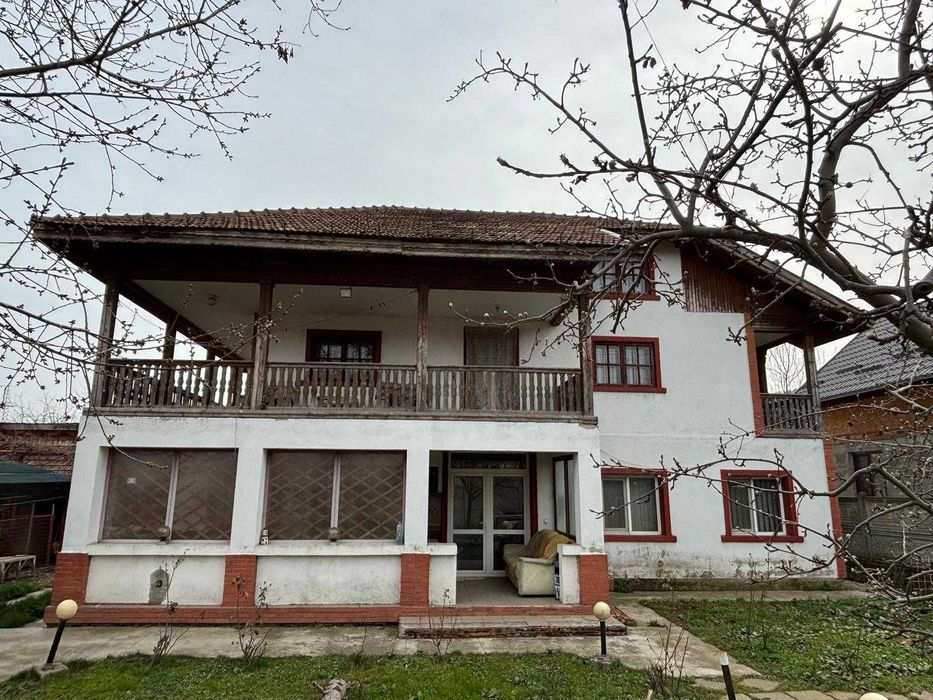 Casă/vilă la țară cu etaj și mansardă