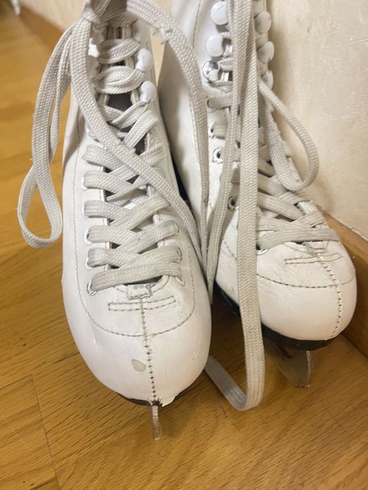 Vând patine mărimea 33