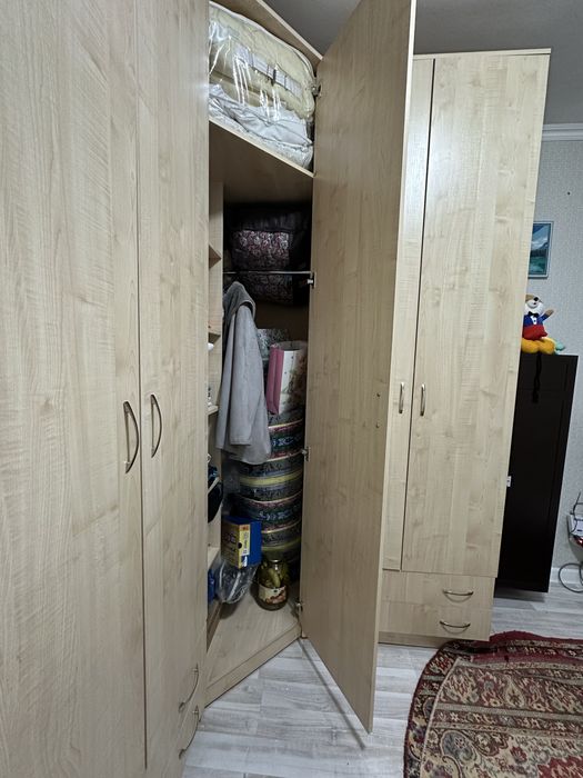 СРОЧНО  Угловой шкаф.