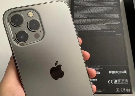 Айфон 12 Про в идеальном состоянии