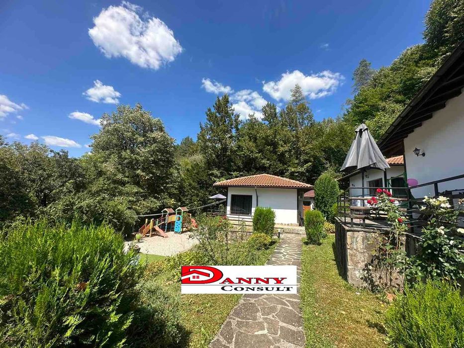 Комплекс от къщи за гости в Троянския балкан