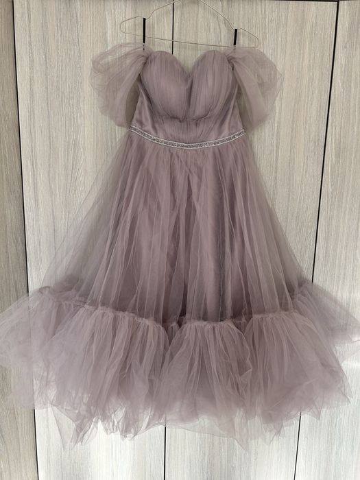 Официална рокля малко над глезена