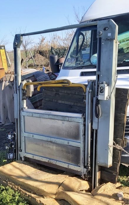 Подемник за бус Мерцедес