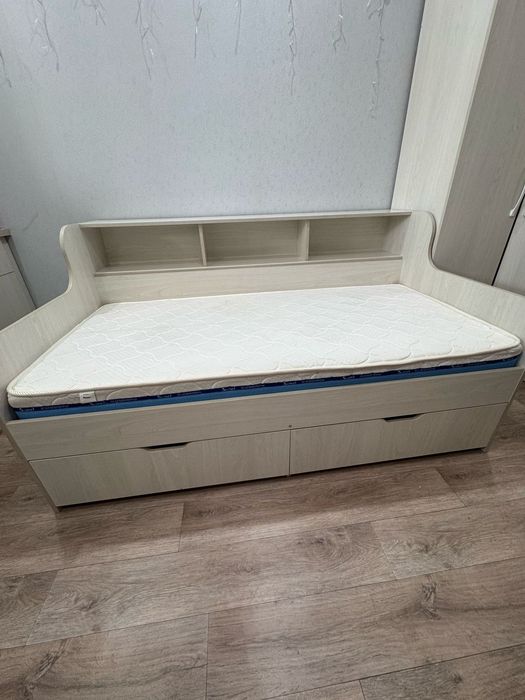 Кровать подрастковая с матрасом