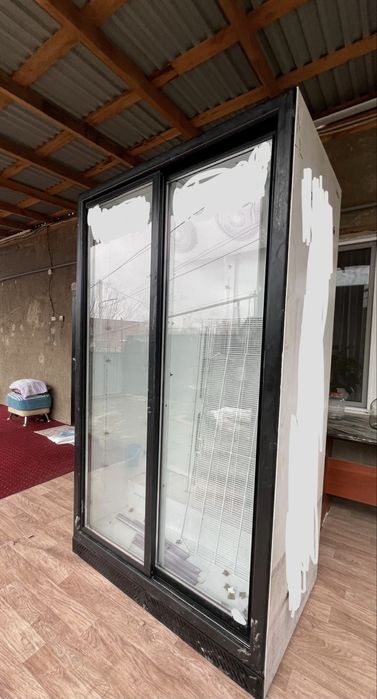 Холодильный шкаф /витрина/ холодильник