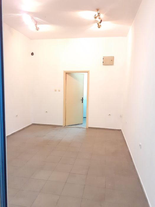 Дава се под наем Магазин в Варна, Централна поща - 30 кв.м за 239.19 € - Снимка #2