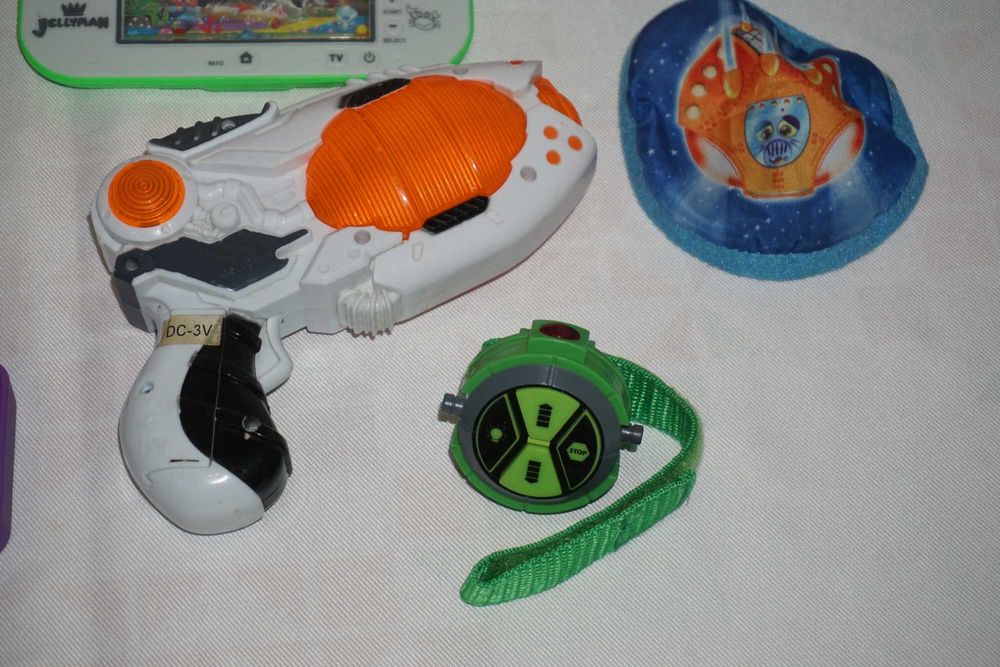 Лот от 12 Различни Детски Играчки