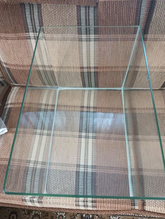 Vând Acvariu pentru pești 50x30x28 40L