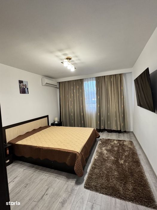 Apartament 4 camere, balcon, 110 mp, etaj 4