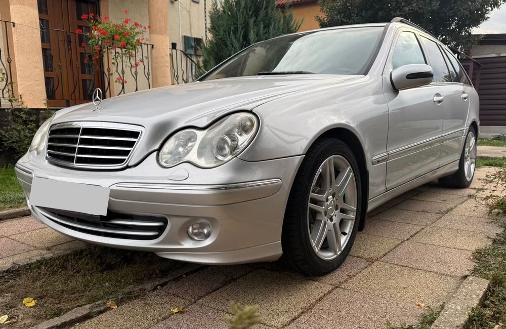 Mercedes Benz C Class w203 Pentru Reparat sau Dezmembrat