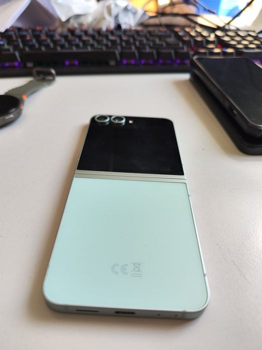 Samsung Flip 6 , Mint Green, stare exceptionala