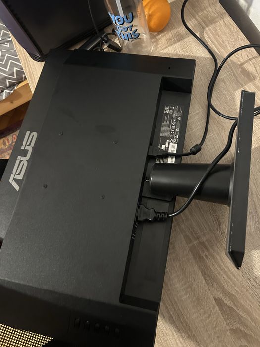 Monitorul asus 27